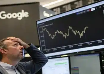 Akcie Google padajú